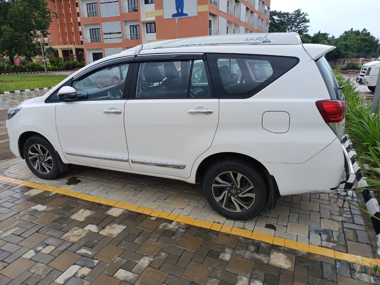 Toyota Innova - slide 2
