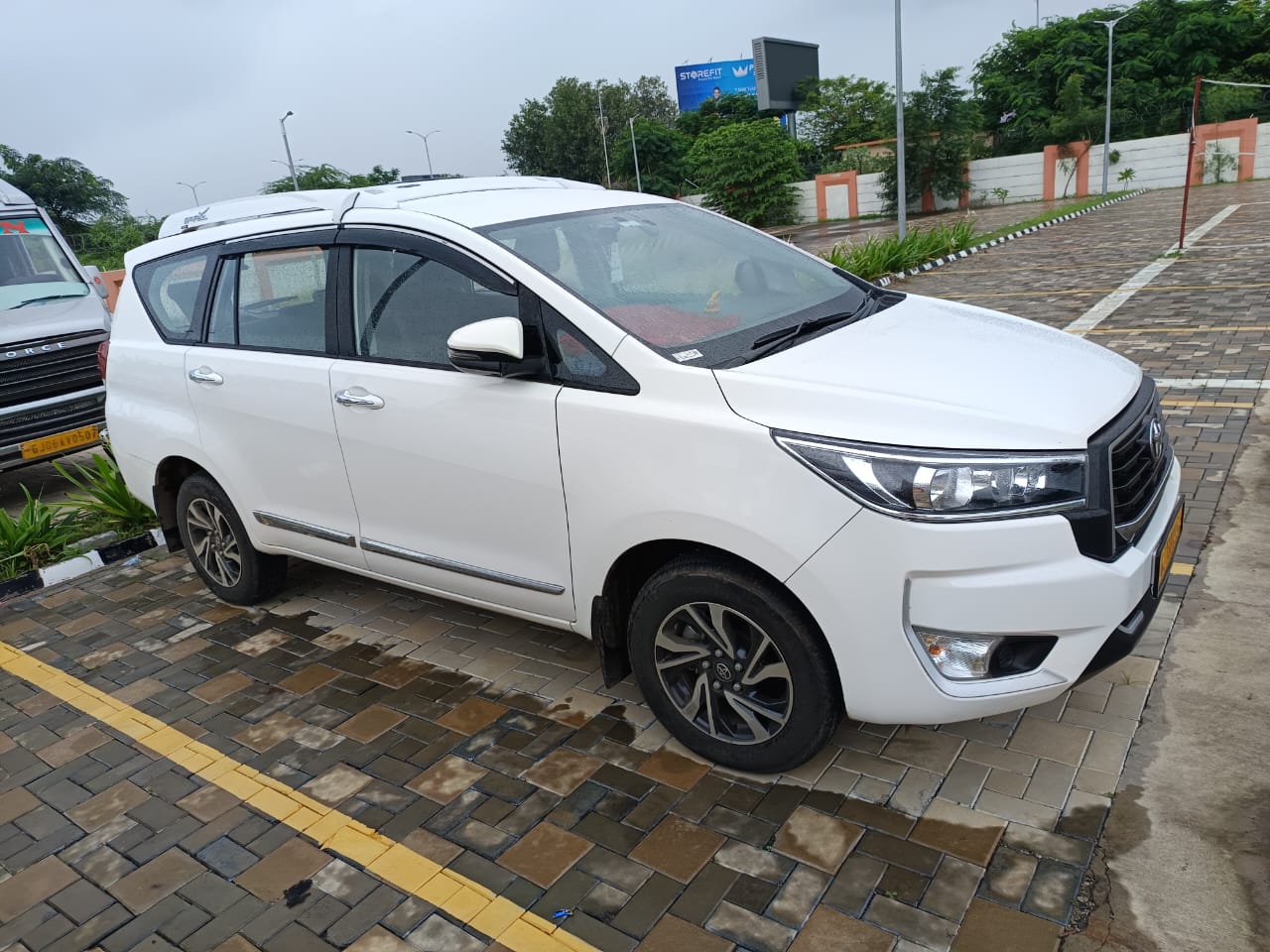 Toyota Innova - slide 3