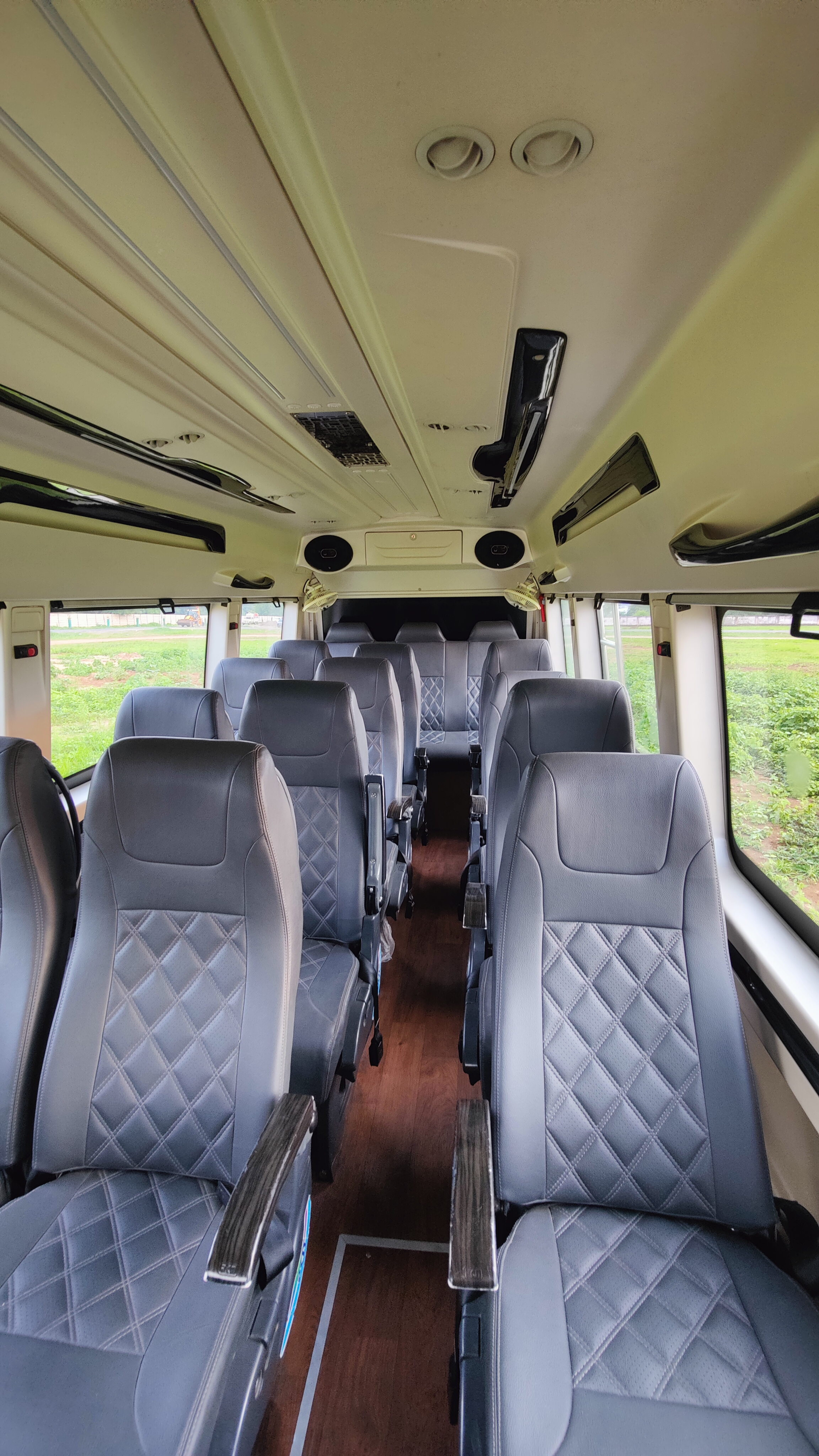 Tempo Traveller - slide 7