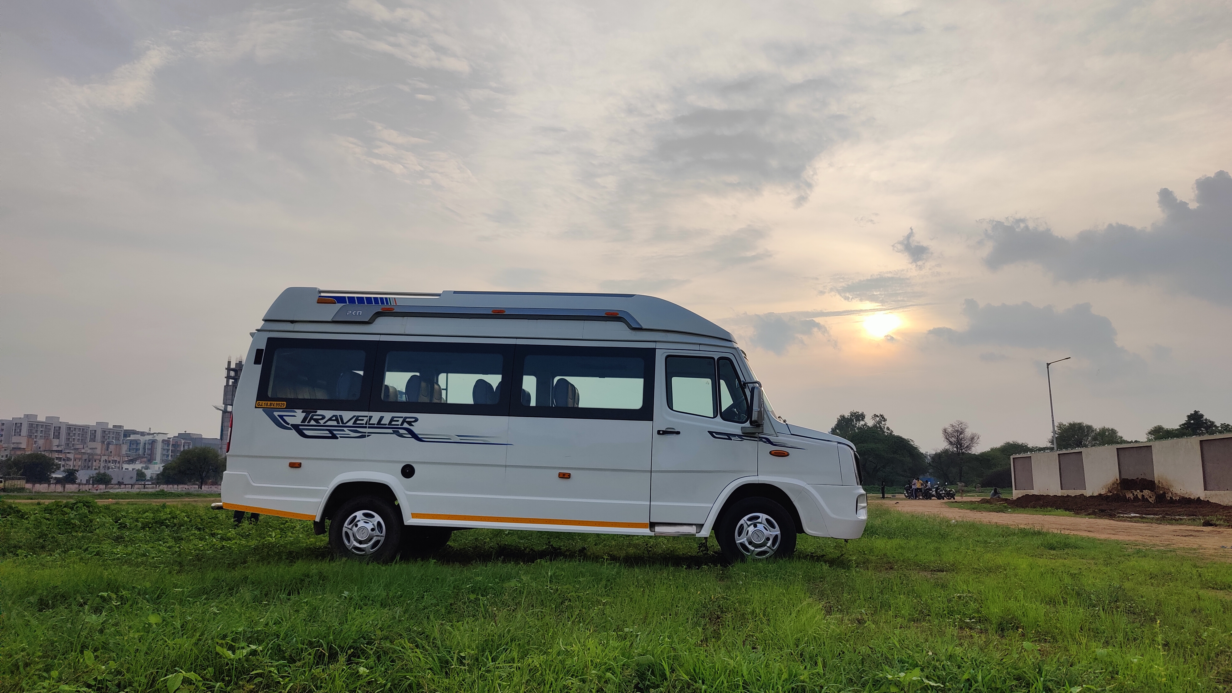Tempo Traveller - slide 3