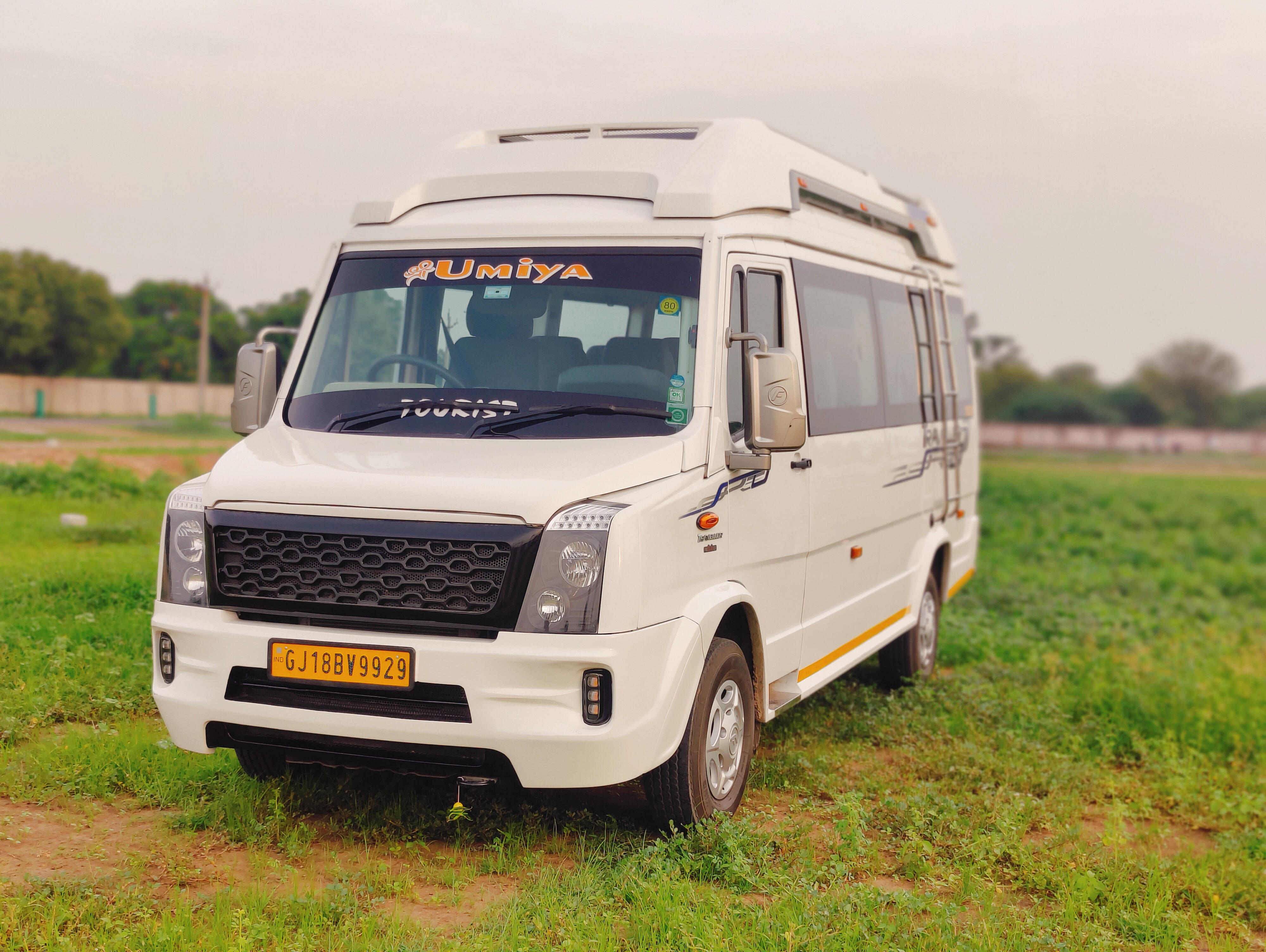 Tempo Traveller - slide 4